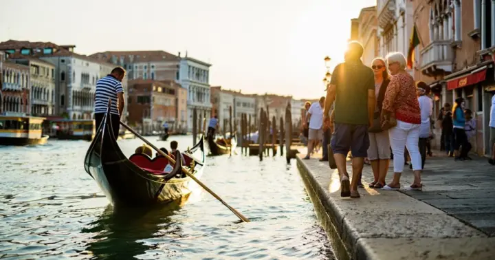 Venice: St. Mark's, Doge's Palace, Rialto, and Gondola Tour