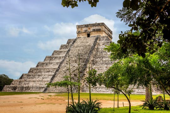 Chichen Itza and Xunaam Cenote tour with a stop in Valladolid