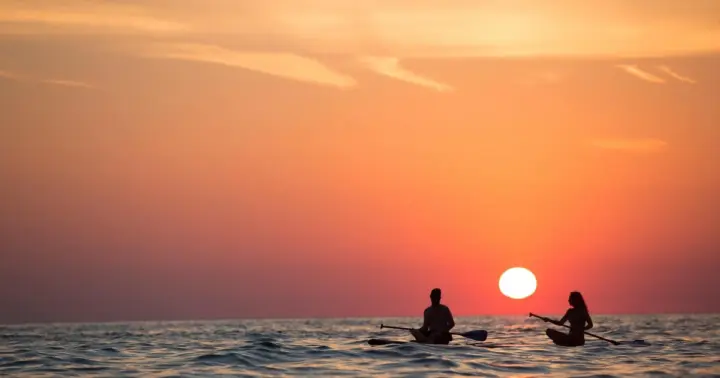 Tour en barco al atardecer barra libre y entrada gratuita al club Cartagena
