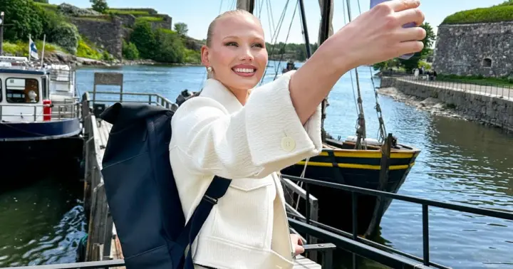 Desde Helsinki: traslado de ida y vuelta en ferri a Suomenlinna