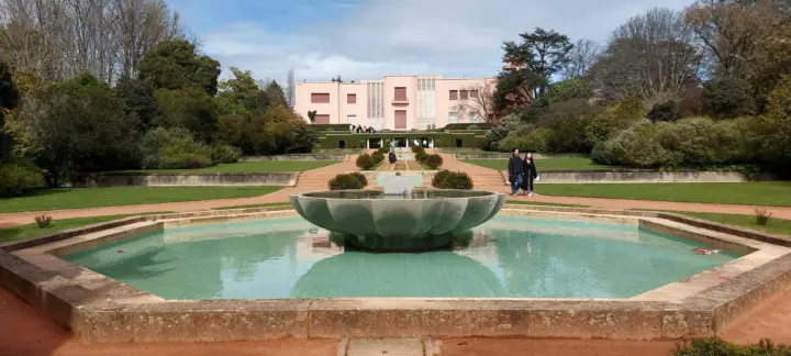 Porto: Serralves Gardens Art and Architecture Walking Tour