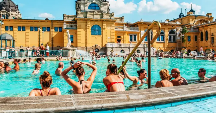 Budapest: ticket de un día para el balneario Széchenyi con mejoras opcionales