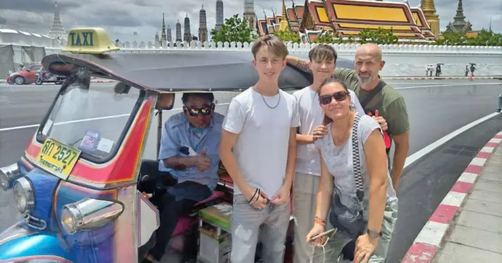 Bangkok: Grand Palace, Wat Pho & Wat Arun Guided Tour