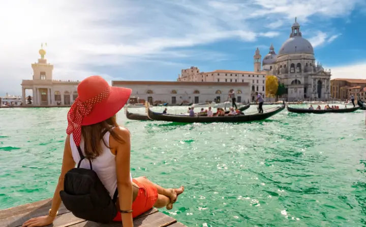 Venice: Walking Tour and Shared Gondola Ride