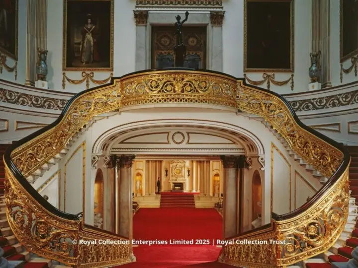Buckingham Palace Entry Ticket & Royal Walking Tour
