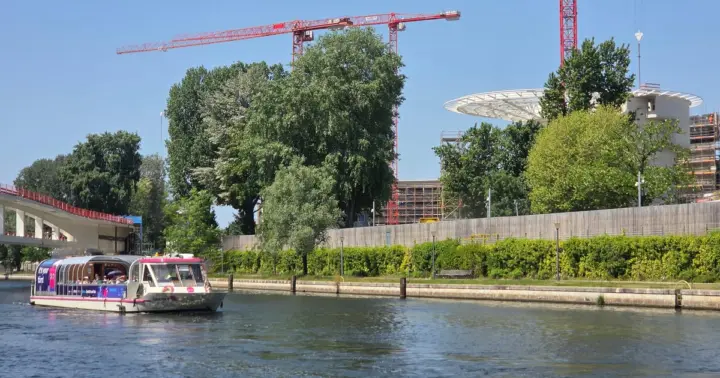 Berlin: City Spree Cruise (1 hr) incl. audio guide