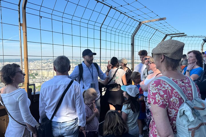 Visita guiada a la Torre Eiffel por escaleras con cumbre opcional en ascensor
