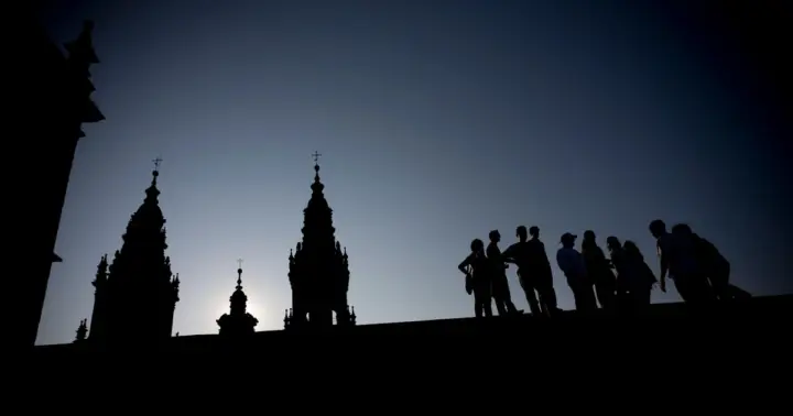 Tour de la catedral de Santiago con el Pórtico, las cubiertas y el museo