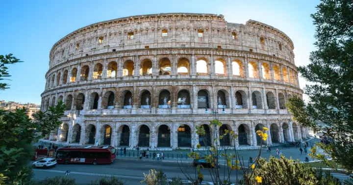 Roma: tour prémium por la arena del Coliseo con subterráneo opcional