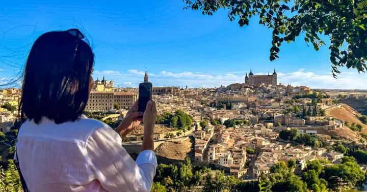 Madrid: tour a Toledo y Segovia con catedral, alcázar y almuerzo