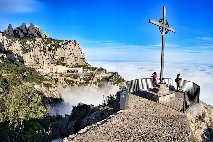 Paseo por la Naturaleza, Monasterio y Museo de Montserrat desde Barcelona