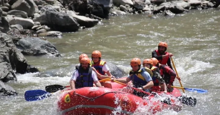 Rafting en Marrakech por el río Azilal Aventura de navegación