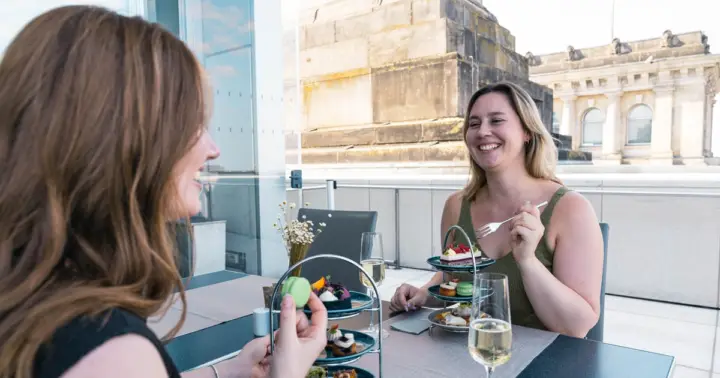 Bundestag: Appero en la azotea del Reichstag en el restaurante Käfer