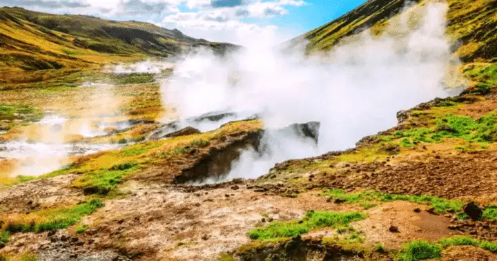 From Reykjavik: Helicopter Tour to Hengill with Landing