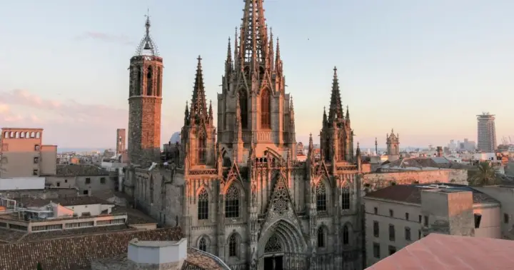 Barcelona: tour privado de la catedral con acceso a la azotea