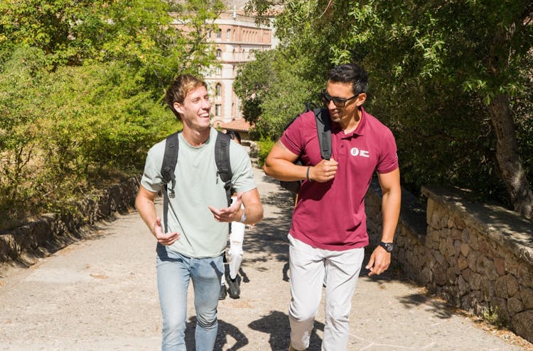 Excursión de día completo a Montserrat con almuerzo y visita a una bodega
