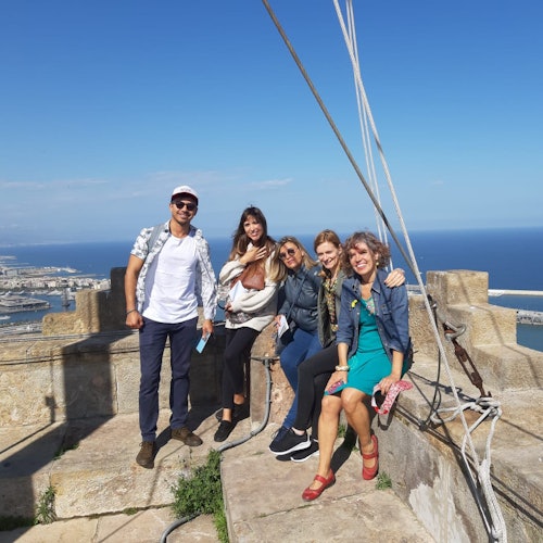 Paseo por el casco antiguo de Barcelona y Montjuïc: Visita al castillo y paseo en teleférico