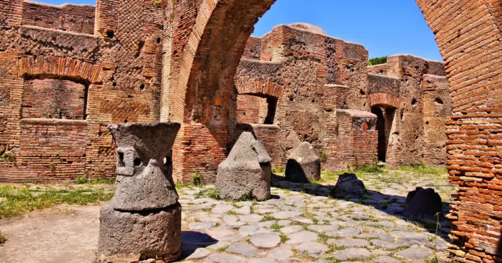 Pompeii Skip the line ticket+transfer from Naples