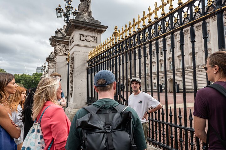 Full Royal Tour: Royal London & Buckingham Palace Tour