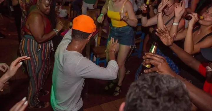 Cartagena: Salsa Dancing Tour at Famous Local Bars
