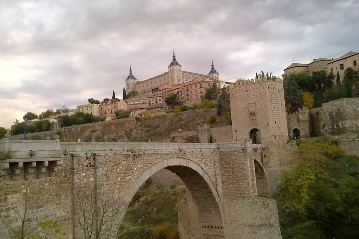 Tour de día completo a Toledo y Segovia