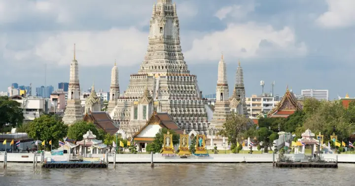 Bangkok: Wat Pho and Wat Arun Guided Walking Tour