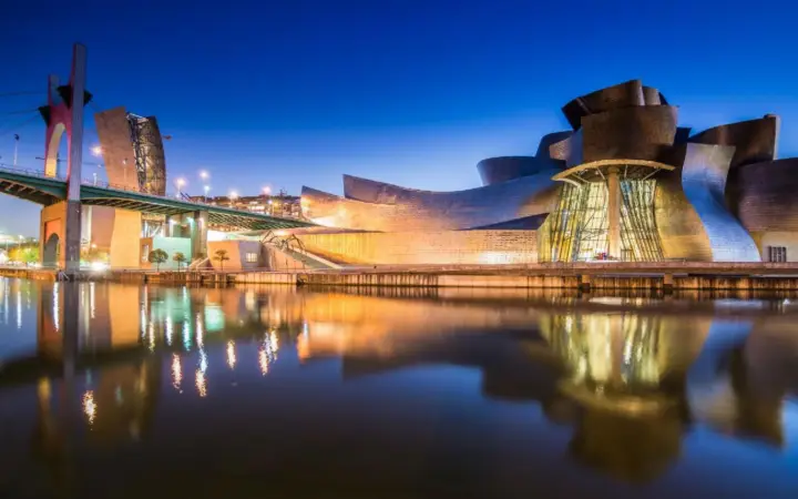 Bilbao: Experiencia VIP en el Guggenheim. Grupo reducido. Guía experto.