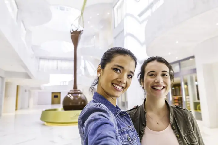 Zurich: City Tour, Cruise, and Lindt Home of Chocolate Visit