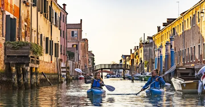 Venecia: Paseo en Kayak por los Canales al Atardecer