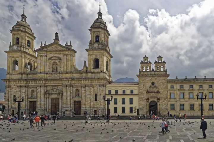 Explora La Candelaria y Monserrate: Un tour a pie guiado