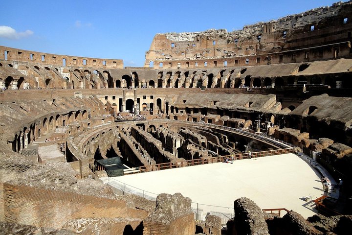 Coliseo con visita guiada al piso Arena y acceso a la Antigua Roma