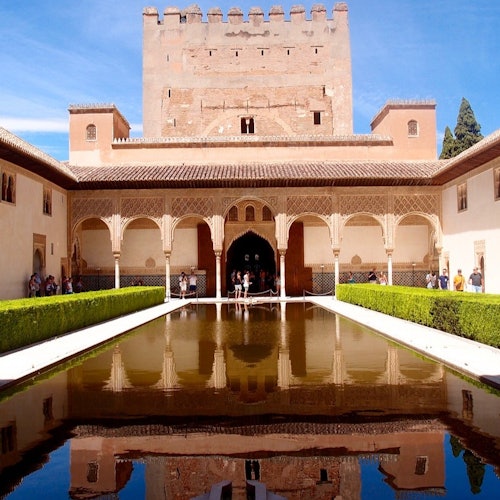 Alhambra y Palacios nazaríes: Entrada sin colas + Audioguía