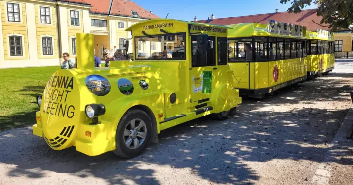 Vienna: Panorama Train Tickets to explore Schönbrunn Palace