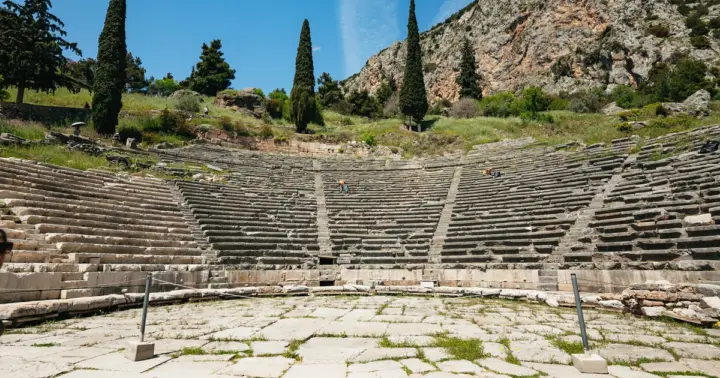 Athens: Mythology of Delphi, Museum and Arachova Guided Tour