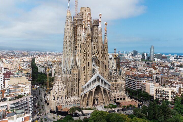Combo: Visita guiada Sagrada Familia y Parque Güell