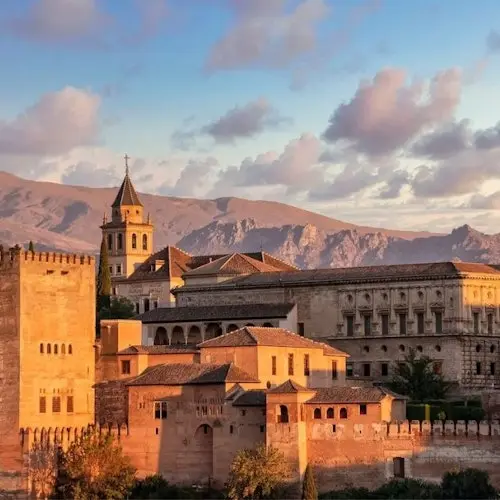 Alhambra: Guided Day Tour + City Pass