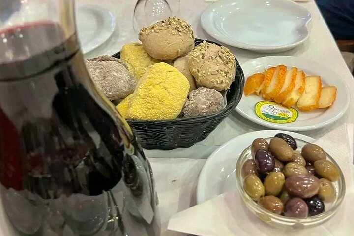 Tour gastronómico privado en Lisboa con diez degustaciones.