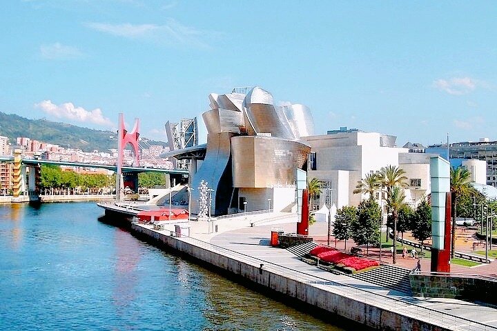 CERTAL Tour Exclusivo: Museo GUGGENHEIM +Menú BASQUE Bilbao(4h)