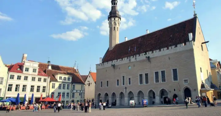 Tallinn: Old Town Highlights Tour with Audio Guide
