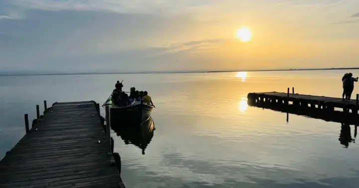 Ruta autoguiada en bicicleta a la Albufera: lago, arrozales y playa