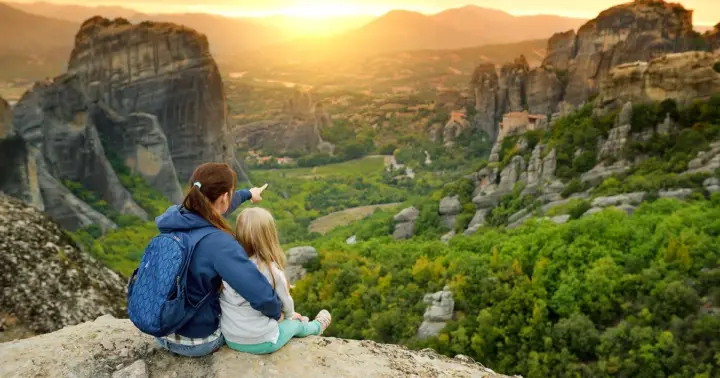 Tour por los monasterios de Meteora, cuevas, paradas junto a la playa y almuerzo