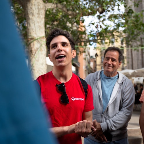 Barcelona: Visita guiada a pie en grupo reducido + Tapas y Bebida