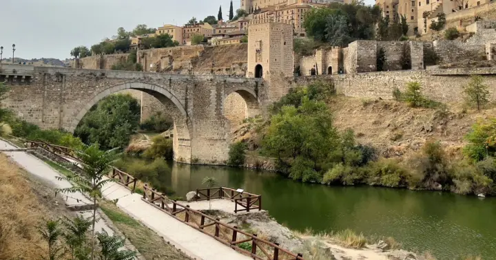 Toledo: Excursion from Madrid with a cultural tour guide and van