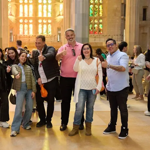 Sagrada Familia: Entrada de acceso rápido + Tour guiado