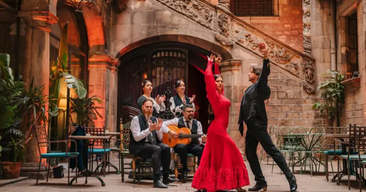 Barcelona: Flamenco Show at Palau Dalmases