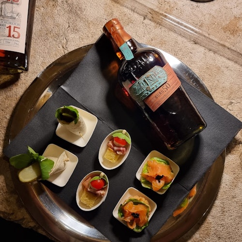 Bodegas Suau: Visita a la Destilería + 3 Catas y Tapas