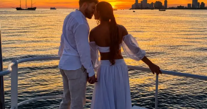 **Cartagena: catamarán al atardecer, bebidas y fiesta nocturna**