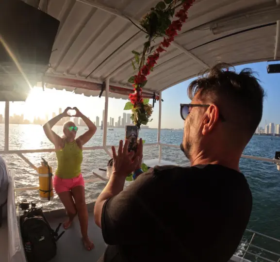 Cartagena Bay: Sunset Boat Ride with Dancing and Open Bar