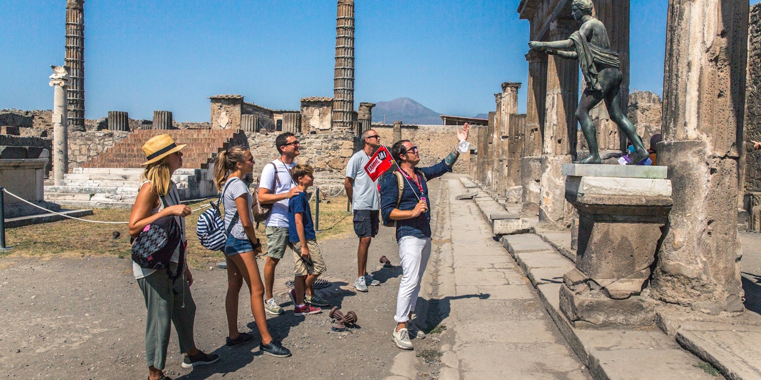 Pompeii & Mount Vesuvius: Entry + Roundtrip from Naples