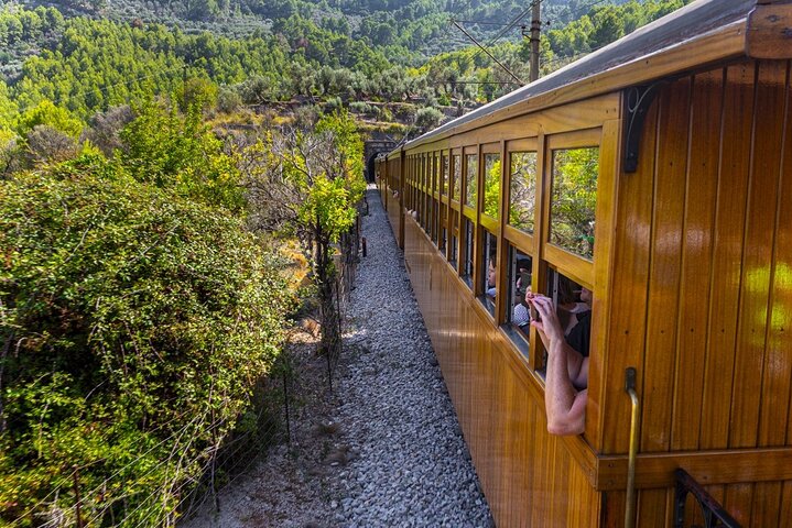 Visita guiada de medio día en tren y tranvía de Sóller